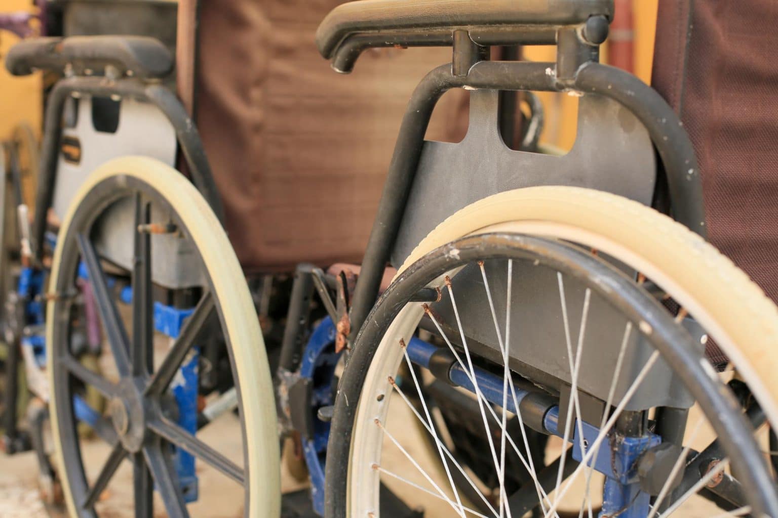 ¿Quién inventó la silla de ruedas? ᐅ Joval Accesibilidad
