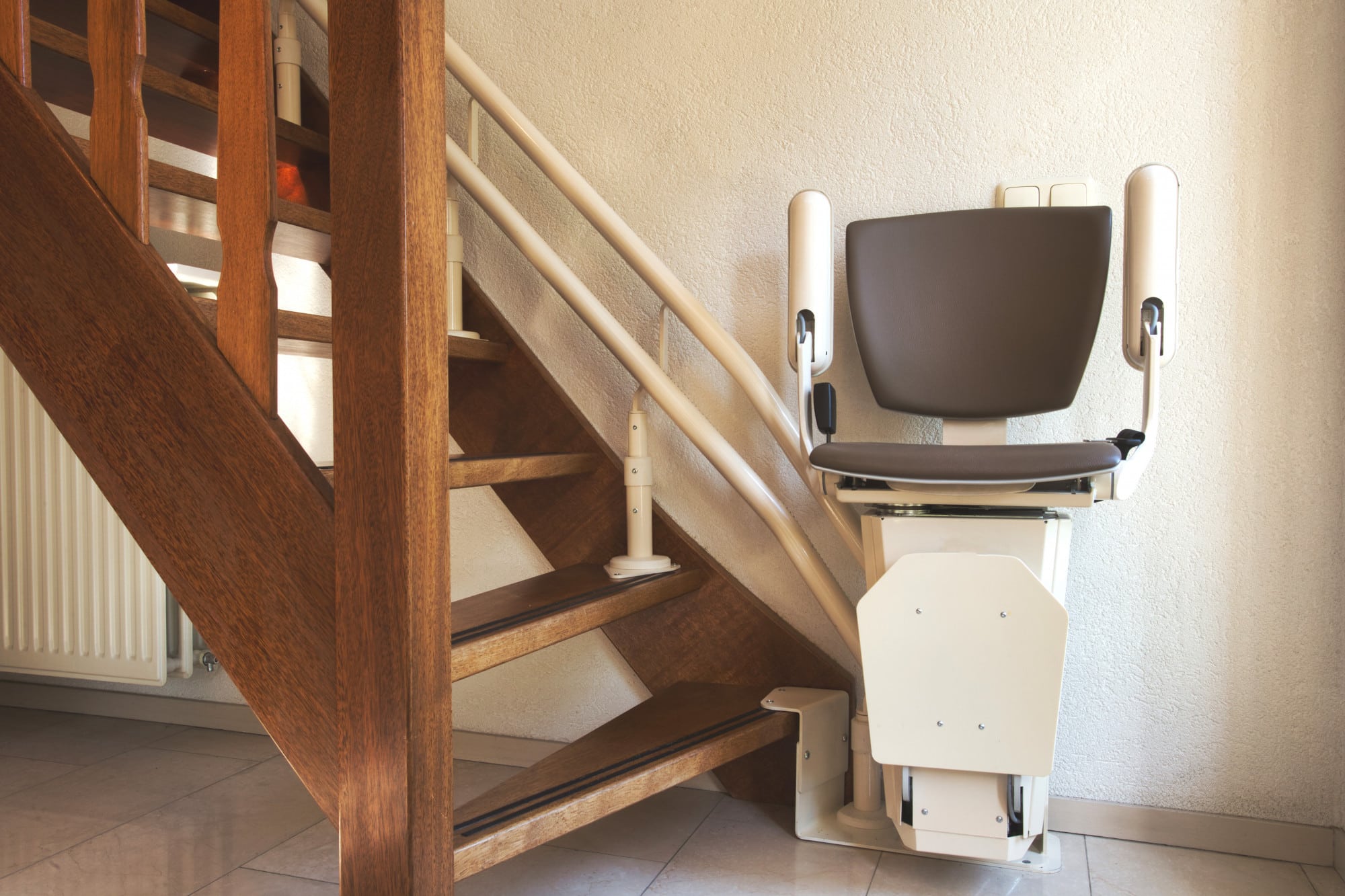 ¿Cómo funciona un salvaescaleras?