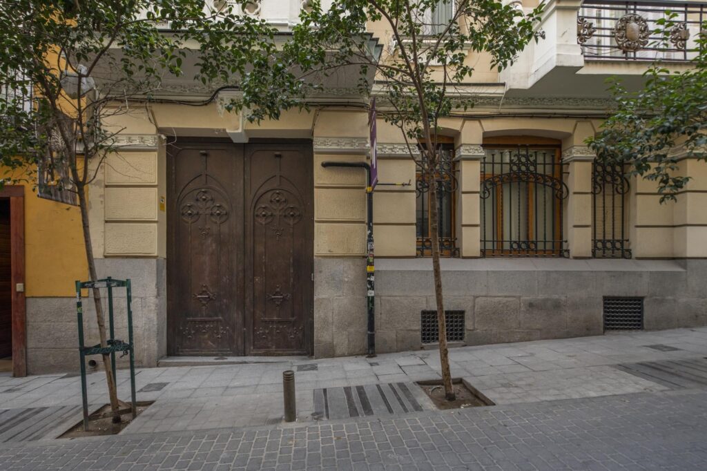 ¿Los bajos pagan la instalación de un salvaescaleraas?